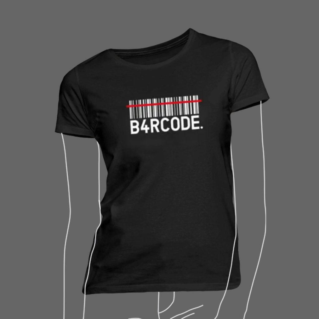 Bild eines schwarzen frauen T-Shirts mit dem B4RCODE. Scan Design darauf.